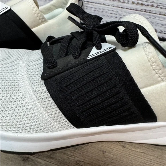 New Balance Women's Dynasoft Nergize V3 Cross Trainer - Picture 5 of 6